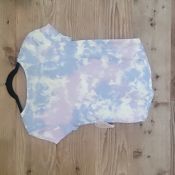 Pink Rose Medium Blue and Purple Tie Dye Vneck Short Sleeve Tee NWT - Picture 5 of 5